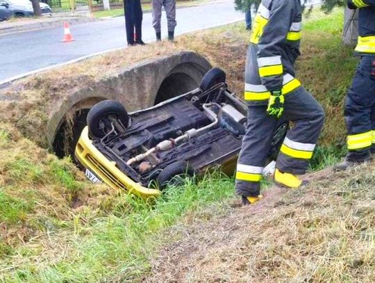 Samochód osobowy wypadł z drogi w miejscowości Rączna