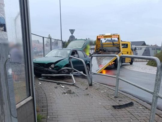 wypadek Kęty, kolizja Mickiewicza Kęty, samochód rozbity Kęty, ulica Mickiewicza wypadek, Kęty 9 lipca