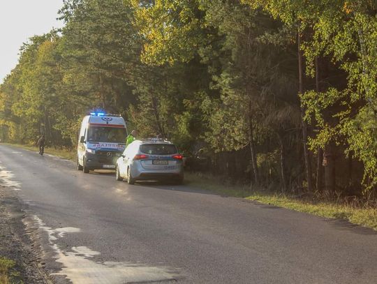 Samochód rozbił się na drzewie w Bukownie