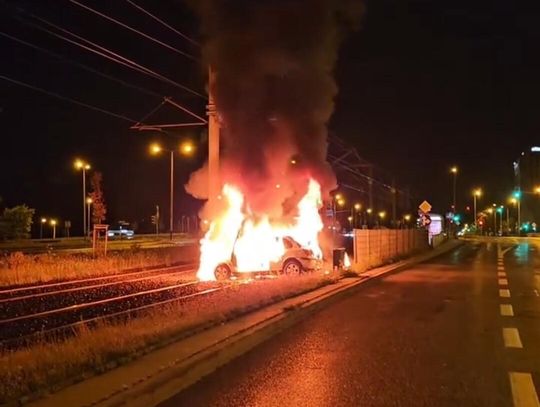 Kraków wypadek, pożar samochodu Kraków, Aleje Jana Pawła II wypadek, samochód na torowisku Kraków, zdarzenie drogowe Kraków