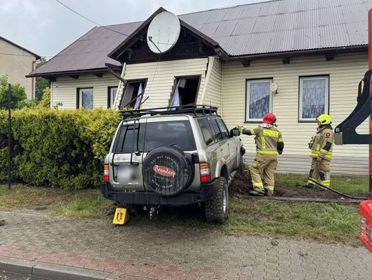 wypadek Maków Podhalański, samochód wjechał w dom, DK28 wypadek, Maków Podhalański wypadek samochodowy, kolizja Maków Podhalański