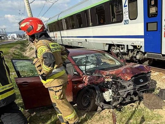wypadek Biały Dunajec, wypadek pociąg samochód Biały Dunajec, przejazd kolejowy Biały Dunajec, IC Tatry wypadek, Zakopane Warszawa pociąg wypadek