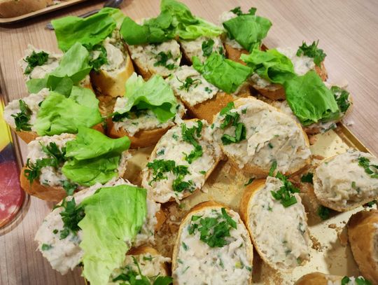 Seniorzy odkrywają smaki: Smalec z fasoli - roślinna klasyka w nowoczesnym wydaniu