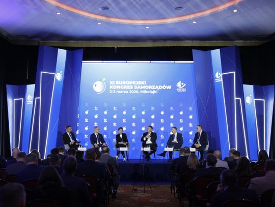 Sesja plenarna podczas XI Kongresu Samorządowego w Mikołajkach „Samorząd w czasach niepewności. Lokalne odpowiedzi na globalne wyzwania”