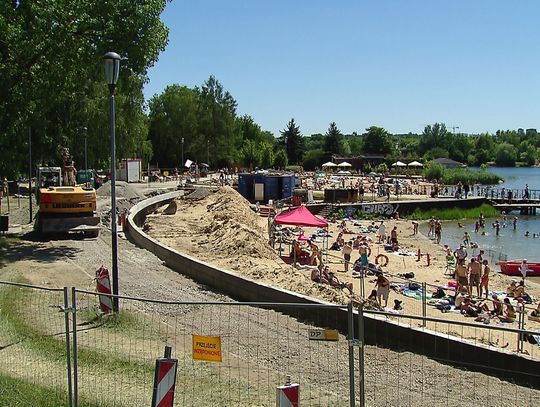 Skandal na Bagrach! Remont plaży w środku sezonu - zobacz film! Bagry w trakcie remontu.