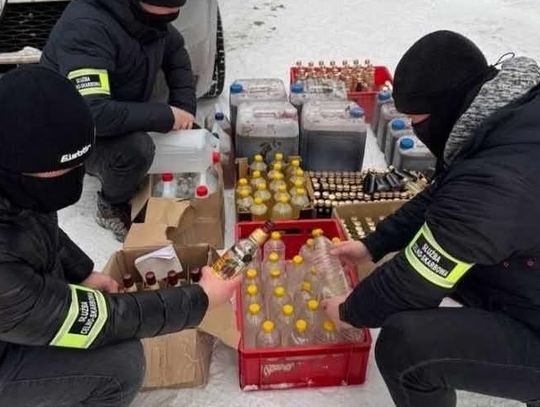 Skandal pod Wielką Krokwią: Ponad 300 litrów potencjalnie skażonego grzańca na Pucharze Świata Krajowa administracja skarbowa, puchar świata w Zakopanem, Zakopane, nielegalny grzaniec, niebezpieczny alkohol, na sygnale, policja, mandat, nielegalny alkohol