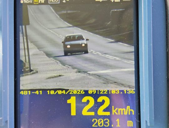 Na sygnale, pirat drogowy, przekroczenie prędkości, prędkość