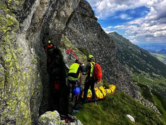 Na zdjęciu ratownicy TOPR podczas jednej z akcji ratunkowej