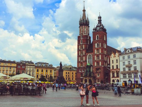 Na zdjęciu Rynek Główny w Krakowie z Kościołem Mariackim