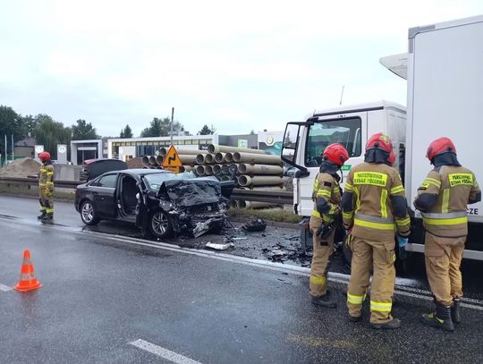 Śmiertelny wypadek na DK94 w Wieliczce. Audi zderzyło się z ciężarówką