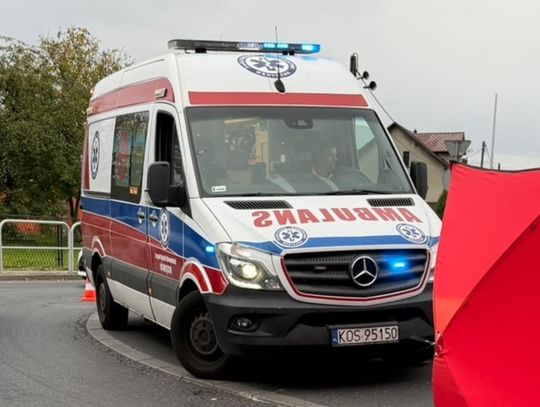 Śmiertelny wypadek w Brzeszczach. Piesza zginęła na przejściu [ZDJĘCIA]