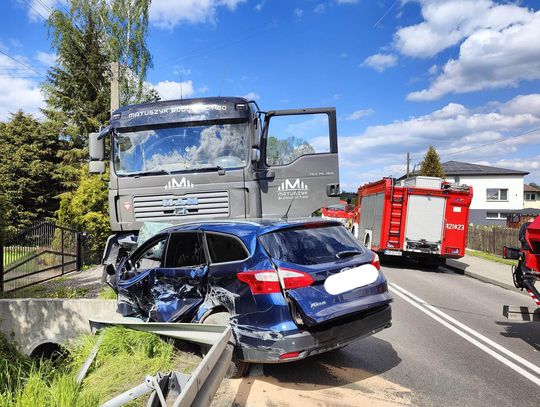 Śmiertelny wypadek w Jankowicach. Wjechał wprost pod ciężarówkę