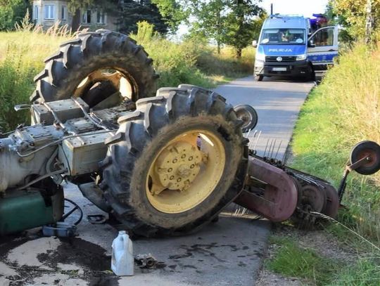 Śmiertelny wypadek w Podolanach. Traktor przygniótł 64-letniego mężczyznę