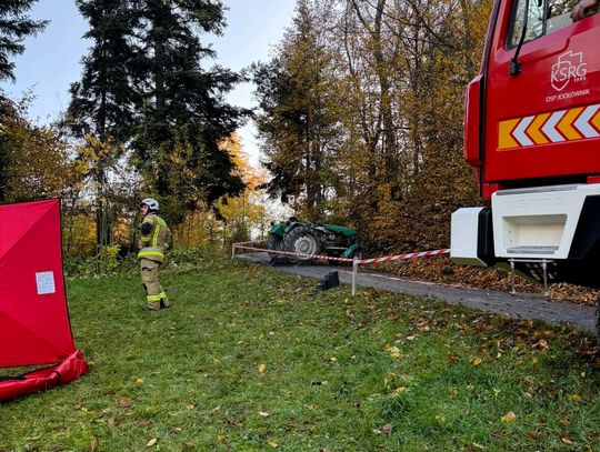 Śmiertelny wypadek w Wilkowisku. Ciągnik przygniótł 64-latka