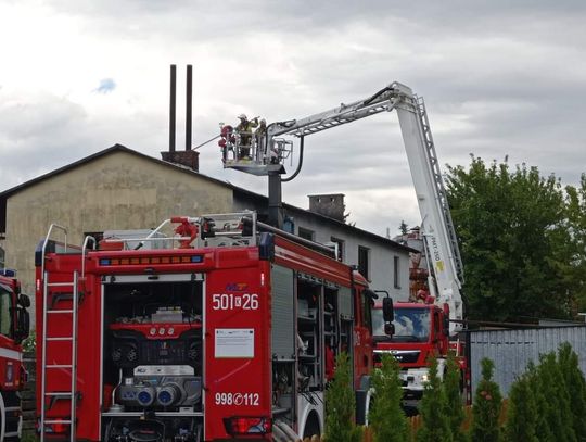 Sobotni pożar budynku na ulicy Świętokrzyskiej w Olkuszu [ZDJĘCIA]