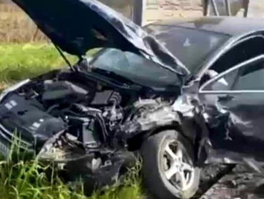 Na zdjęciu rozbity pojazd po wypadku w Skawinie