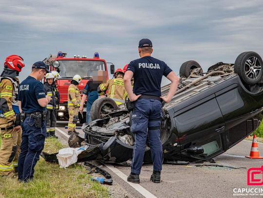 "Szczęśliwe" dachowanie osobówki w powiecie brzeskim [ZDJĘCIA]