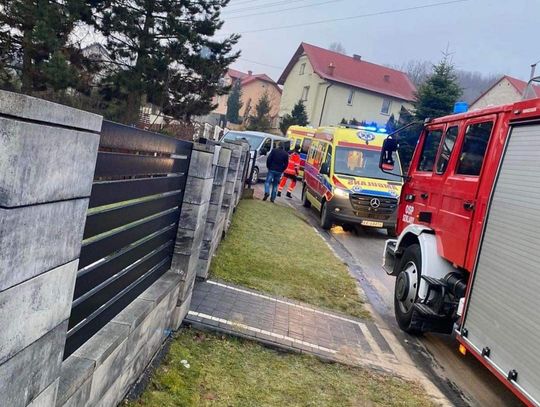 Szklary. Sześć osób poszkodowanych w wypadku busa z dziećmi (ZDJĘCIA)