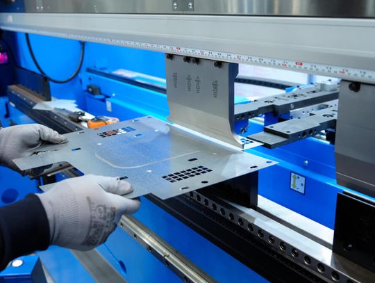 Szkolenia CNC dla firm – inwestycja w rozwój pracowników i przewagę konkurencyjną