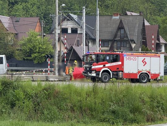 wypadek Biały Dunajec, tragiczny wypadek kolejowy, potrącenie przez pociąg, 17-latka zginęła pociąg, przejazd kolejowy Biały Dunajec