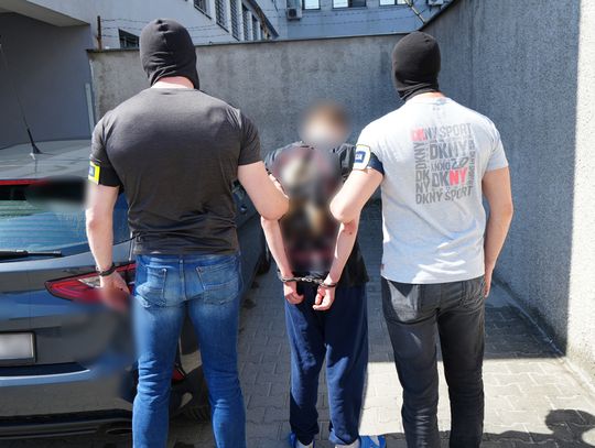 Kraków, atak na ratowników, agresja, policja Kraków, 18 latek aresztowany, Krowodrza