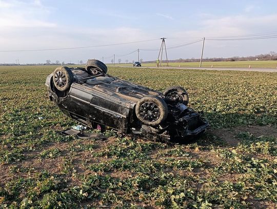 Nieciecza, powiat tarnowski, dachowanie samochodu, kierowca uciekł z miejsca zdarzenia, ucieczka kierowcy z miejsca wypadku