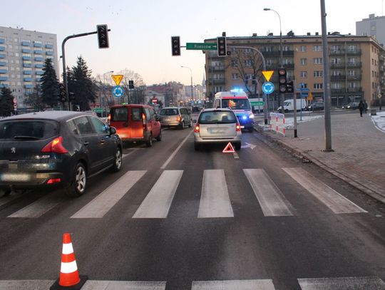 Tarnów. Kierowca potrącił pieszego na oznakowanym przejściu (ZDJĘCIA)