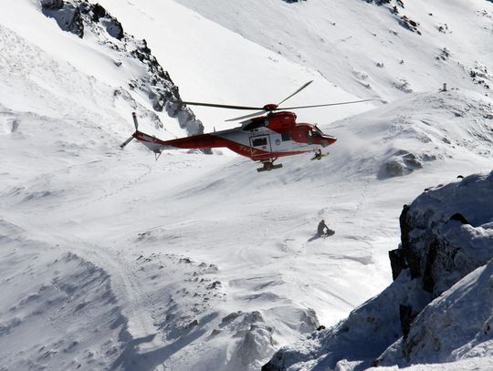 Tatry całkowicie zamknięte dla turystów: TPN ostrzega przed łamiącymi się drzewami Tatry, śnieg, zamknięty tatrzański park narodowy, duże opady śniegu w Tatrach, zagrożenie lawinowe w Tatrach, na sygnale, zakaz wstępu