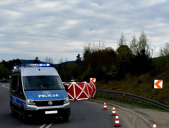 Laskowa, tragedia w Laskowej, tragedia w powiecie limanowskim, śmiertelny wypadek motocyklisty, na sygnale, akcja ratunkowa, śmierć motocyklisty