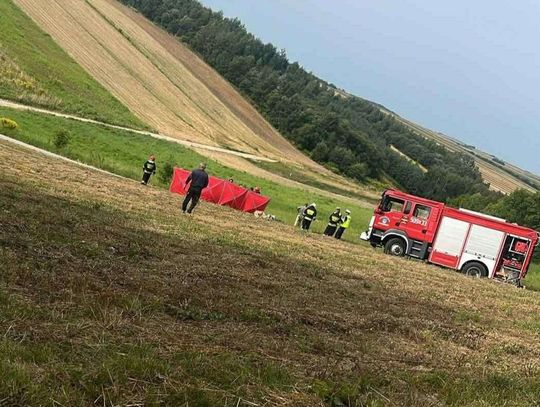 Tragedia w powiecie olkuskim. Mężczyzna śmiertelnie przygnieciony przez ciągnik [FOTO]