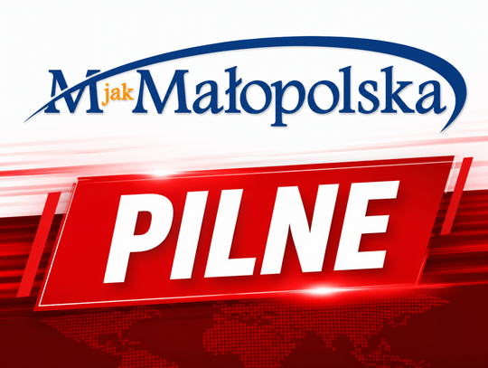 Do tragicznego odkrycia doszło w piątkowe popołudnie w Skawinie w powiecie krakowskim. Strażacy, wezwani do siłowego otwarcia drzwi jednego z budynków przy ul. Niepodległości, odnaleźli ciała czterech osób
