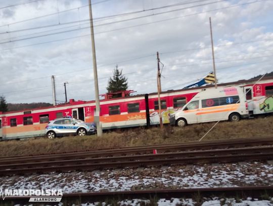 Tragedia w Suchej Beskidzkiej. 48-latek znaleziony martwy w pociągu [FOTO]