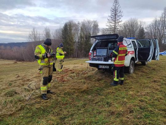 Na zdjęciu strażacy z OSP Moszczenica biorący udział w akcji poszukiwawczej