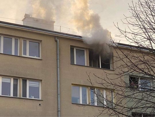 Na zdjęciu mieszkanie przy ulicy Mazowieckiej w Krakowie strawione pożarem