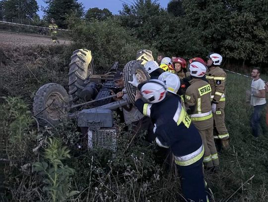 Na zdjęciu ciągnik rolniczy, który przygniótł mężczyznę podczas prac polowych