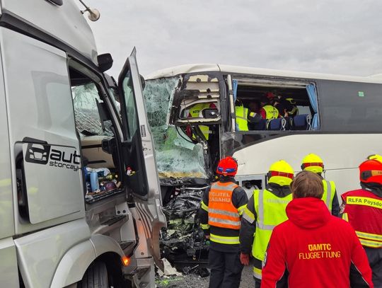 wypadek autokaru w Austrii, wypadek polskiego autokaru, Austria, S5 w Austrii, Urząd Marszałkowski, akcja ratunkowa, akcja ratownicza