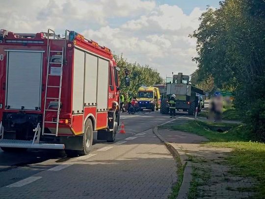Tragiczny wypadek w Makowie. Motocyklista zginął po zderzeniu z kombajnem