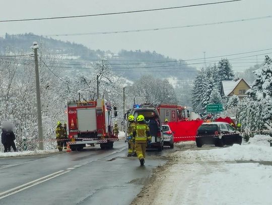 Mszana Górna, powiat limanowski, wypadek drogowy, śmiertelny wypadek, śmierć na drodze, nie żyje 65-letnia kobieta