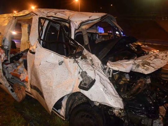Tragiczny wypadek w Skawie. 22-letni kierowca Forda Transita nie żyje