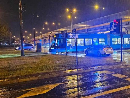 Tramwaj potrącił rowerzystę na ulicy Kuklińskiego w Krakowie