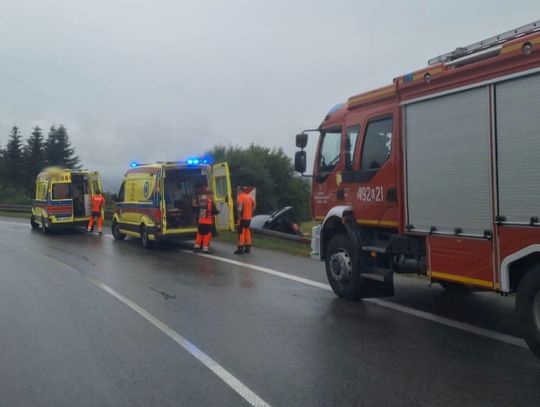 Trzy osoby poszkodowane na Zakopiance. Auto wypadło z drogi w Chabówce