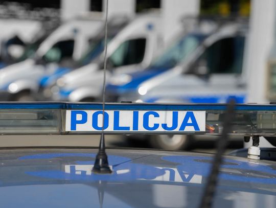 Uciekł w zarośla po rozbiciu auta na A4 pod Krakowem. Zostawił żonę i dzieci
