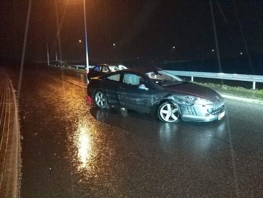 Na zdjęciu Peugeot po kolizji w Wierzchosławicach