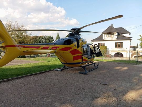 Ulica Grębałowska, upadek z dachu, Nowa Huta, na sygnale, akcja ratunkowa, akcja ratownicza, wypadek drogowy, Kraków