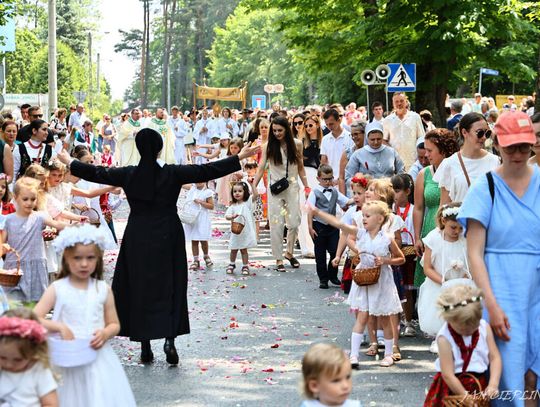 Procesja Bożego Ciała Rabka-Zdrój, Boże Ciało Rabka-Zdrój, parafia św. Teresy Rabka-Zdrój, ks. Valentino M. Youssef CM, msza prymicyjna Rabka-Zdrój