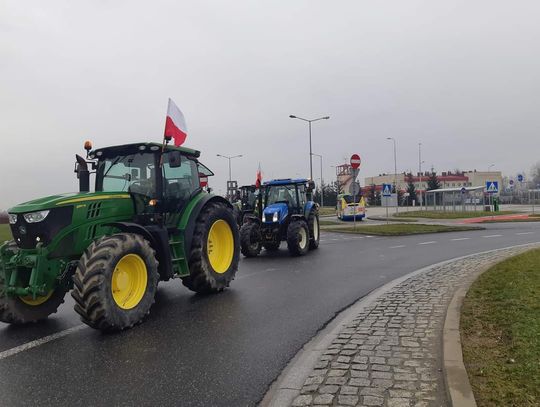 Na zdjęciu rolnicy, którzy w ostatnim czasie prowadzą protest i blokują drogi w całej Polsce