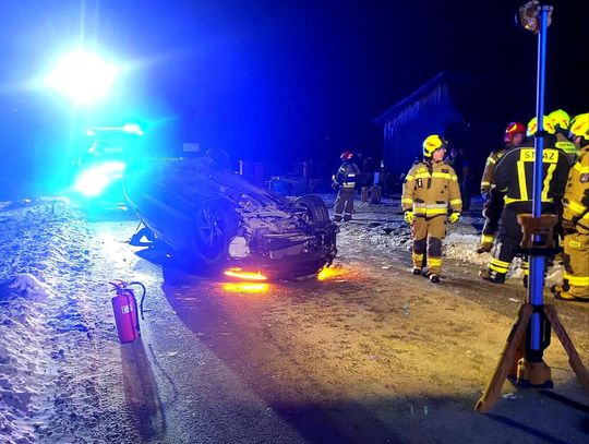 Biały Dunajec, Podhale, dachowanie samochodu osobowego, wypadek drogowy, dachowanie samochodu, powiat tatrzański, Tatry