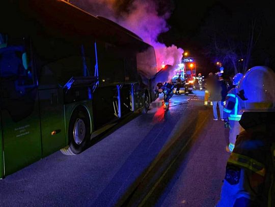 Klikuszowa, Sieniawa, na sygnale, pożar autokaru, pożar autokaru w Sieniawie, akcja gaśnicza strażaków w Sieniawie