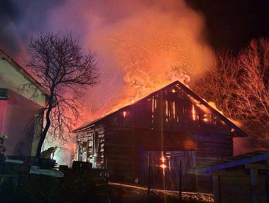 Wysowa-Zdrój, powiat gorlicki, akcja strażaków, pożar pustostanu w Wysowej Zdroju, straż pożarna