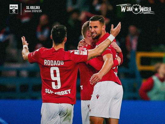 Wisła "na piątkę" w drodze po PKO Ekstraklasę. Stal rozbita przy R22 [FILMY]